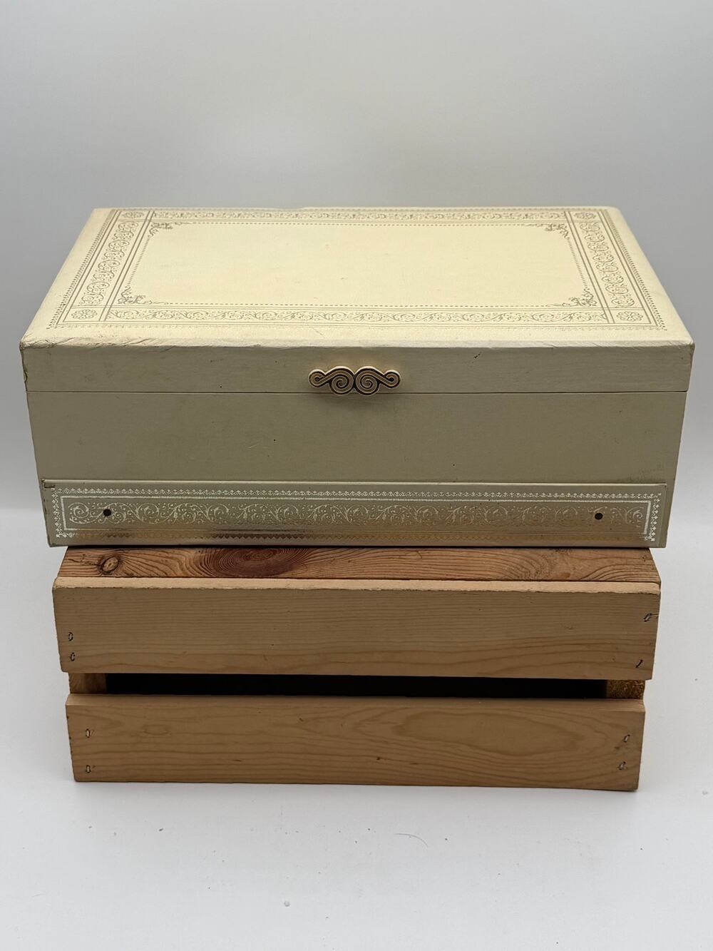 Vintage Off-White Faux Leather MultiTier Jewelry Box w/Gold Embossing/Blue Liner